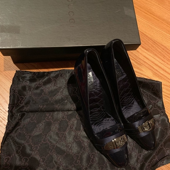 Vintage Navy Gucci heels - Picture 4 of 8